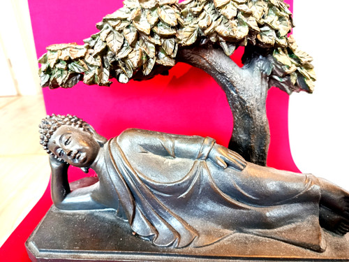 Buddha skulptur liegend unter - liegend,